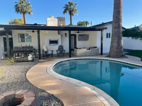 Home in Camelback East - Image 4