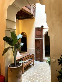 Cheerful 4- Bederoom Authentic home with patio - Image 2