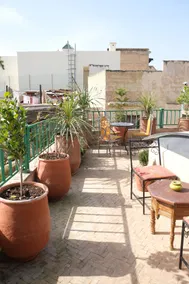 Cheerful 4- Bederoom Authentic home with patio - Image 3