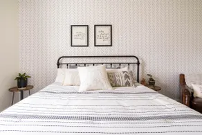 Stylish 3-bedroom loft in walkable Winthrop - Image 3