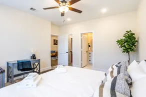 4BR Urban Retreat Near Attractions - Image 3