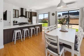 Oriana Grande- 5 Bdrm Sleeps 14 Beach View Wifi - Image 5