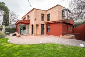 Designer house, pool & barbecue - Image 5