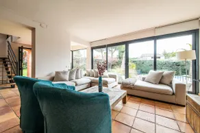 Designer house, pool & barbecue - Image 4