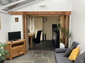1 bedroom conservatory apartment, Rhayader - Image 2