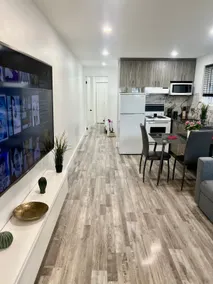 Entire, Private & Cozy appartment in Montreal - Image 2