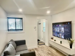 Entire, Private & Cozy appartment in Montreal - Image 3