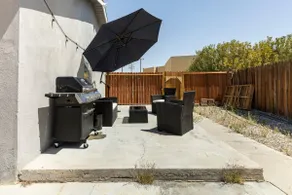 The Ridgecrest Retreat: A 3-Bedroom Getaway - Image 4