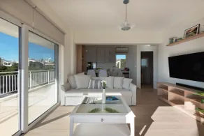 Bright, cozy penthouse with a stunning sea view - Image 3