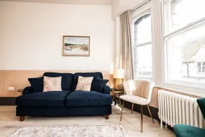 Stylish Grade II Listed 2 Bed Flat w. Roof Terrace - Image 4