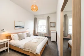 Stylish Grade II Listed 2 Bed Flat w. Roof Terrace - Image 5