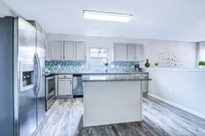 Large & Renovated in Quiet Neighborhood. - Image 5
