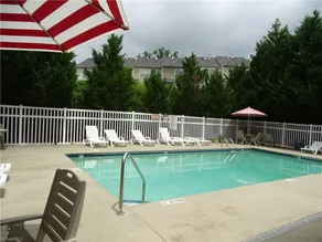 Super Spacious 3 level townhome in prime location - Image 2