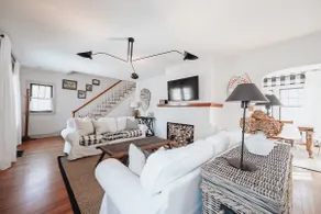 Boutique Charming Cottage | Walk to Beach & Cafés! - Image 2