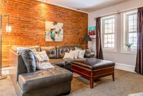 Historical New York style apartment near downtown - Image 4