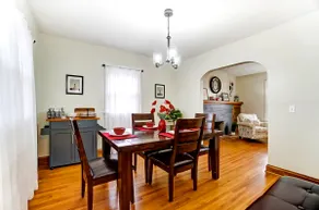 Charming 3 bdr! City location! Great parking! - Image 4