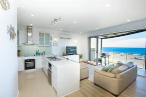 Shearwaters Apartment Waterfront Accomodation - Image 3