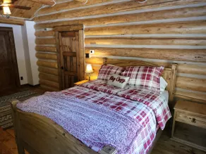 Amazing Rustic Log Cabin w/stream - Image 2