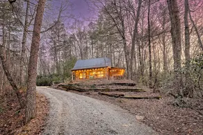 Private, Guest Favorite Cabin, Fire Pit, Close to Hiking and Downtown Clayton! - Image 2