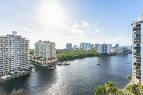 14th flr Penthouse - King Bed Panoramic Ocean View - Image 3