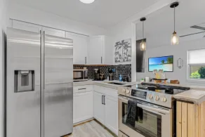 Spacious Modern Open Concept w/ 70 inch 4k near DT - Image 5