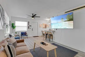 Spacious Modern Open Concept w/ 70 inch 4k near DT - Image 2