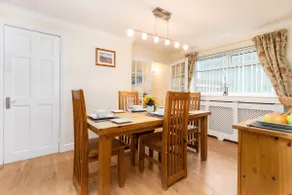 3-bed seaside bungalow nr beach/harbour - Image 4