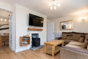 3-bed seaside bungalow nr beach/harbour - Image 5