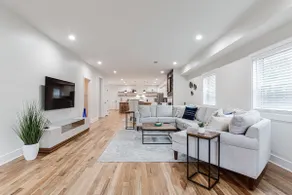 Stylish & Modern New Home Downtown Atlanta - Image 2