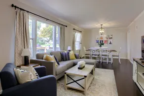 Cozy Getaway,King Bed, Game Room, Near Shops Cafes - Image 2