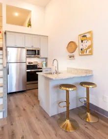 Charming Spacious Downtown Loft W/ Free Parking - Image 4