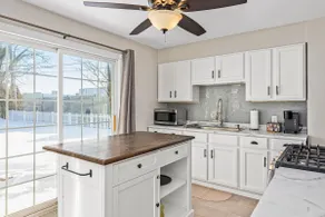 Glen Living | 3BD Central Peoria | Monthly Stay - Image 2