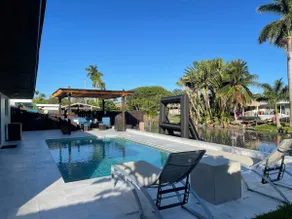 Modern lakeside pool home near hardrock and fll airport  - Image 2