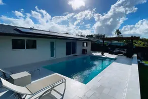Modern lakeside pool home near hardrock and fll airport  - Image 4