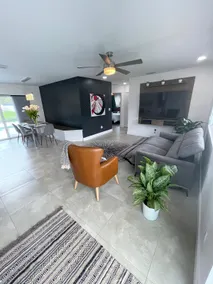 Modern lakeside pool home near hardrock and fll airport  - Image 5