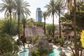 Vegas Oasis! Spacious condo w/ pool 5 min to strip - Image 5