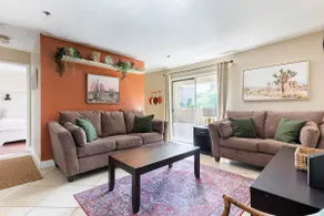 Vegas Oasis! Spacious condo w/ pool 5 min to strip - Image 2