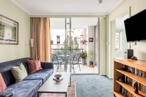Charming Chippendale Escape with Rooftop Pool - Image 2