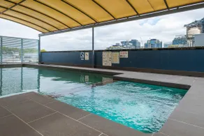 Charming Chippendale Escape with Rooftop Pool - Image 5