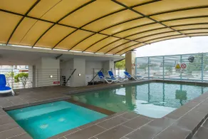 Charming Chippendale Escape with Rooftop Pool - Image 4