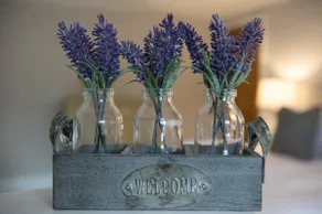 Wisteria Cottage, 5* Location, Parking, Cotswolds - Image 2