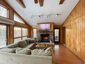 Good Vibes Chalet With Private Hot Tub & Sauna in Saw Creek Private Community - Image 2