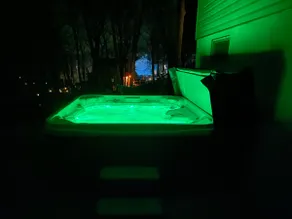 Good Vibes Chalet With Private Hot Tub & Sauna in Saw Creek Private Community - Image 3