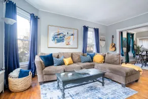 Downtown artistic home in a historic district - Image 2
