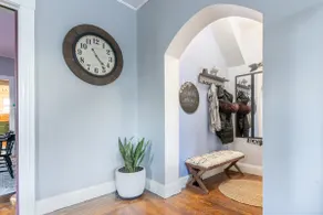 Downtown artistic home in a historic district - Image 3