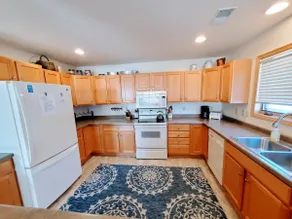 Lakeview Condo: Downtown Bayfield, Beach, Deck - Image 4