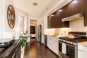 Urban Luxury on Washington Park | Rooftop & Parkin - Image 2
