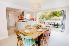 Sleeps 8 adults plus 3 kids, 3 mins from beach - Image 4