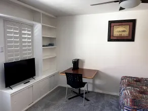 Unit 6 small studio/apt - Image 4