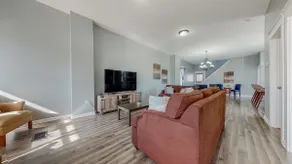 Spread out - Renovated 5BR+Loft, 7 Beds Sleeps 14+ - Image 3